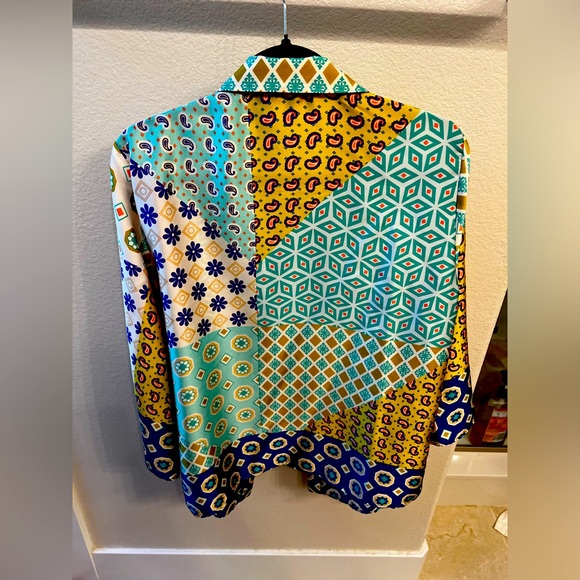 Zara shirt. Worn once! Great condition, super cute. - Picture 2 of 4